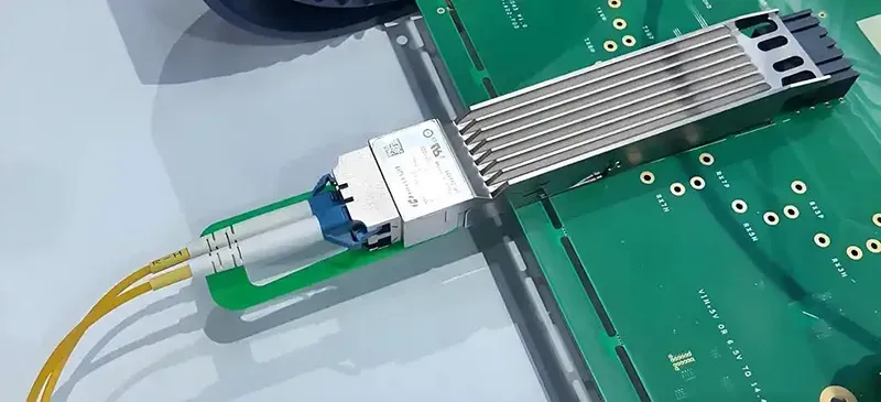 Riding Heat Sinks for High-Power Optical Module
